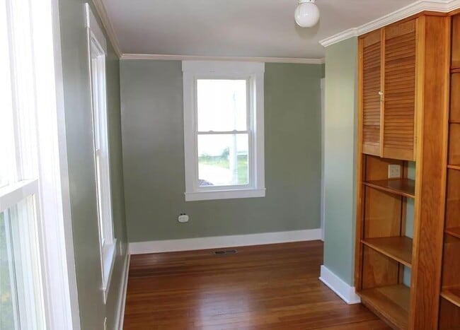 Building Photo - 35 Canaan St