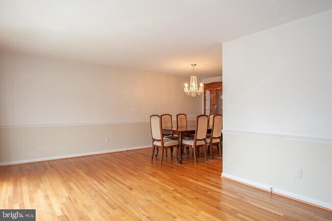 Building Photo - 5931 Peverill Dr