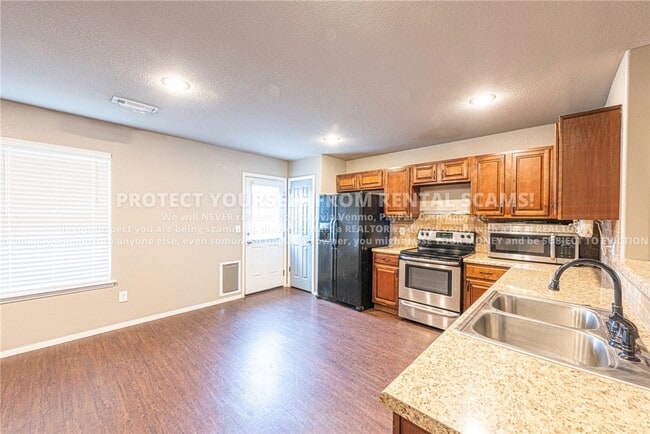 Building Photo - 1336 S Splash Dr