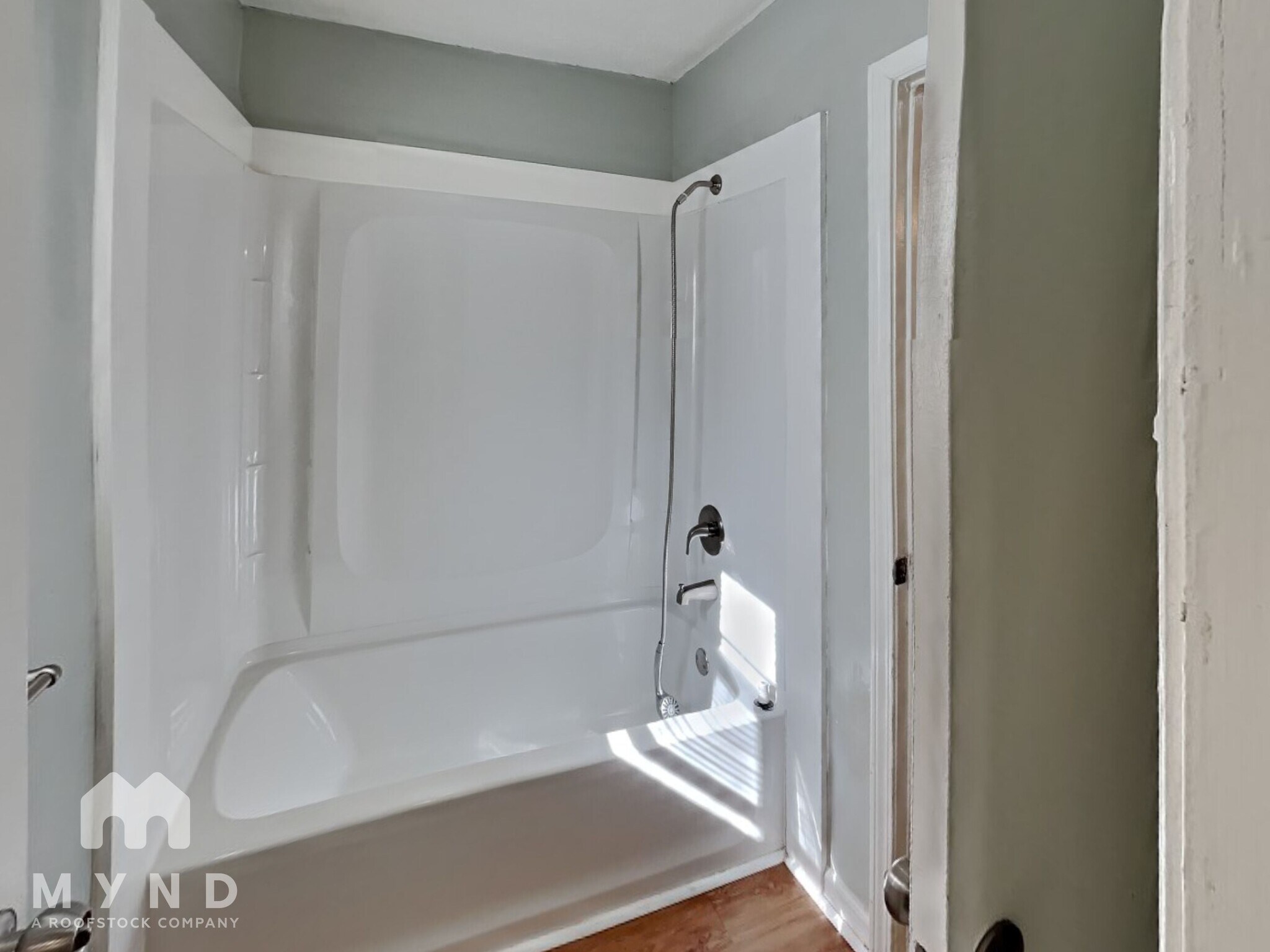 Building Photo - 546 Hardy Way