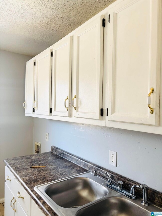 Building Photo - 732 AVENUE F F Ave