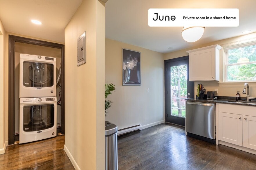 Building Photo - Room in Shared 6 bed/4 bath home in Brighton