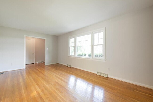 Building Photo - 2801 Pennington Rd