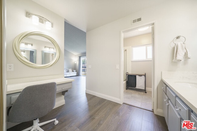 Building Photo - 2040 Woodbriar Ct