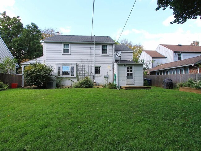 Building Photo - 233 Forrest Ave