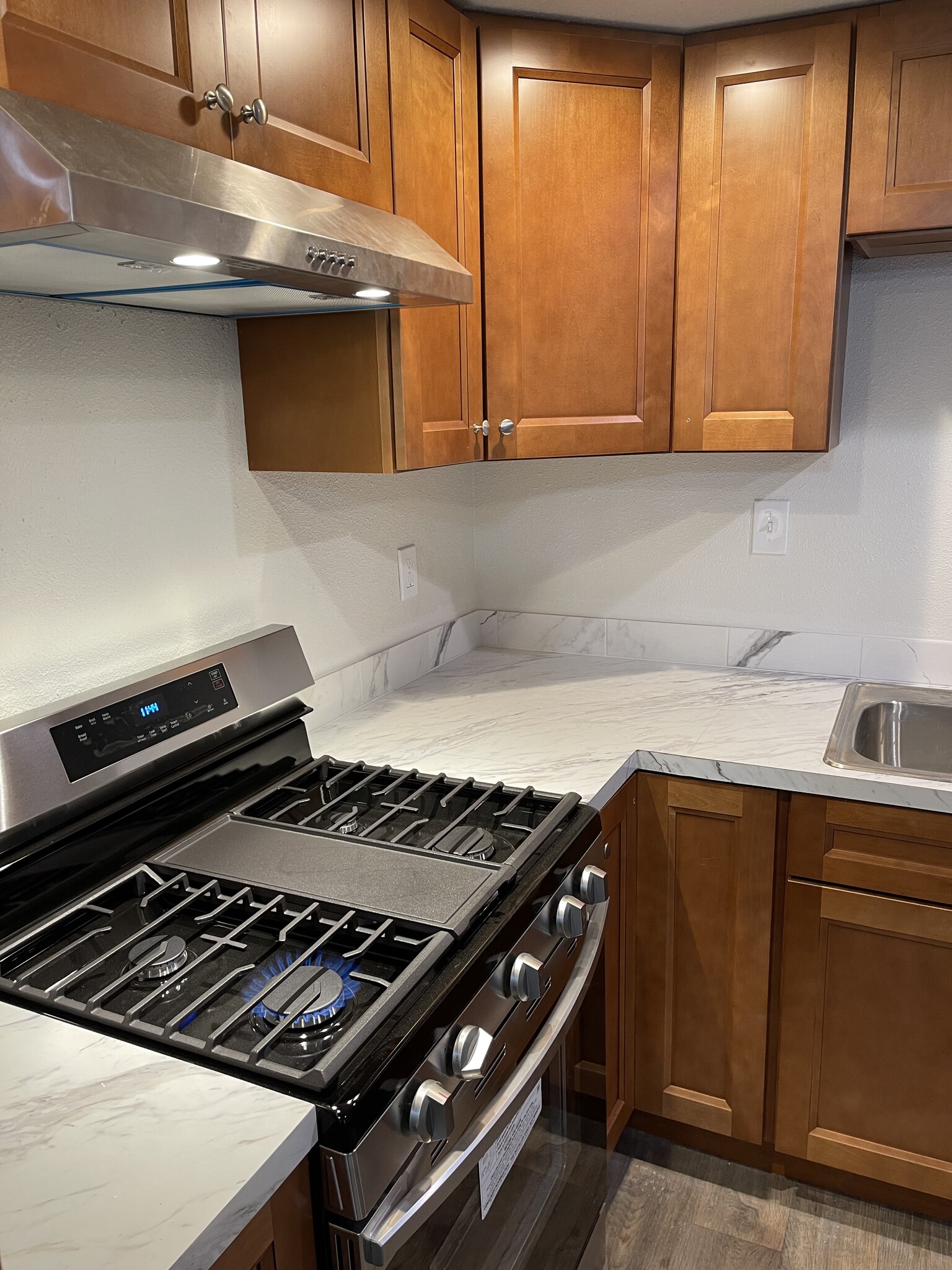 Building Photo - 1805 NE Hillaire Ct