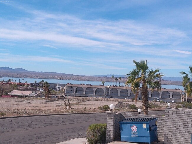 Building Photo - Beautifully designed short-term rental Or Long-Term offering comfort, style, and convenience