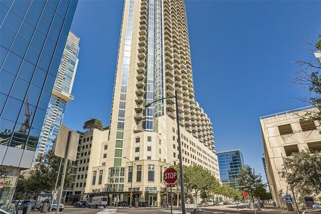 Building Photo - 360 Nueces St