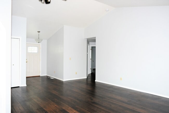 Building Photo - 5706 Crystal Ct SE