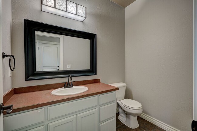 Building Photo - Stunning 3 Bedroom Home with Fireplace, Community Amenities & Open Floor Plan