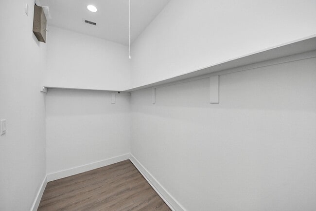 Building Photo - 4129 E Toliver St