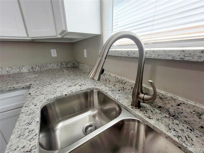 Building Photo - 3808 Las Vistas Ln