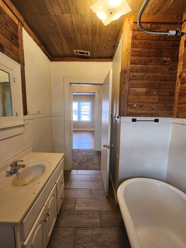 Building Photo - 2 bed 1 bath in Shawnee