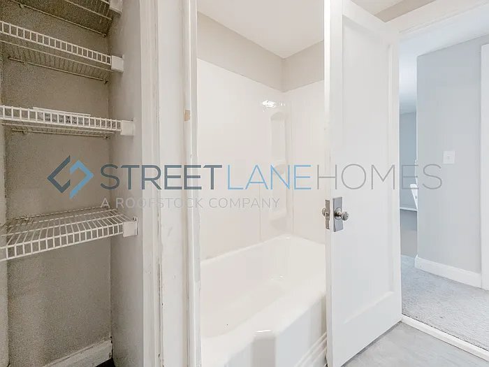 Building Photo - 205 9th Ave