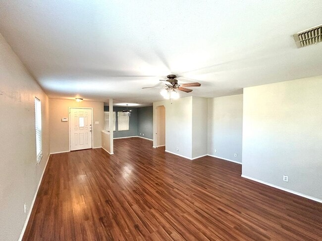 Building Photo - MUST SEE! Beautiful Corner Lot Home in Desirable Stone Oak!