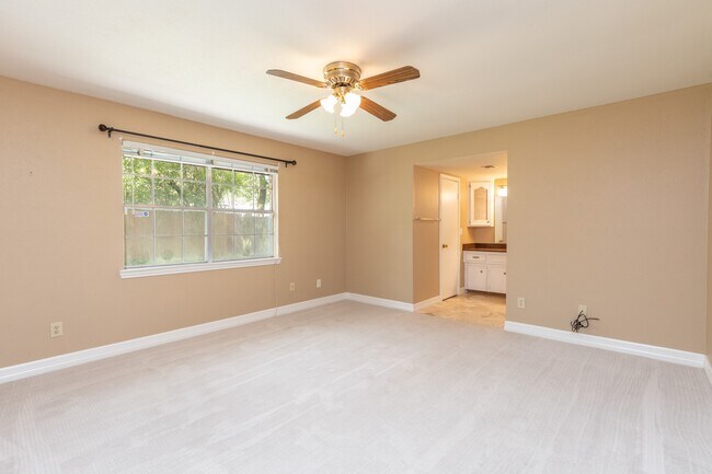 Building Photo - 2623 Longleaf Pines Ln