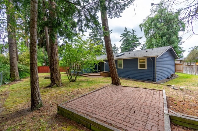 Building Photo - Newly Renovated 3 Bedroom in Oak Harbor