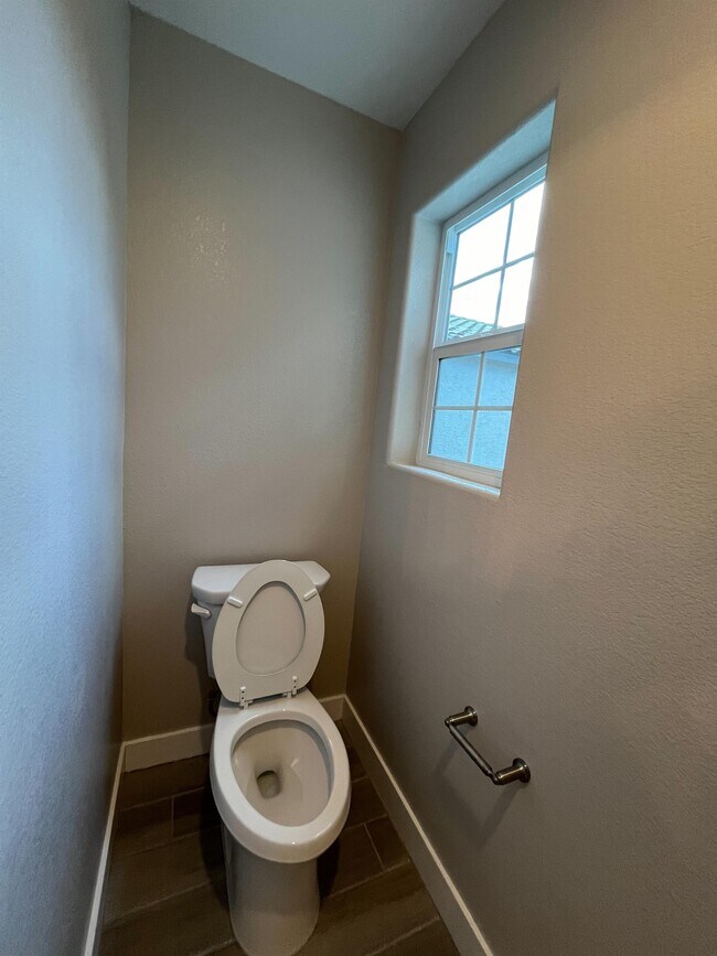 Building Photo - 6575 Dove Pt Pl