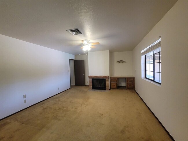 Building Photo - 1340 W 19th St