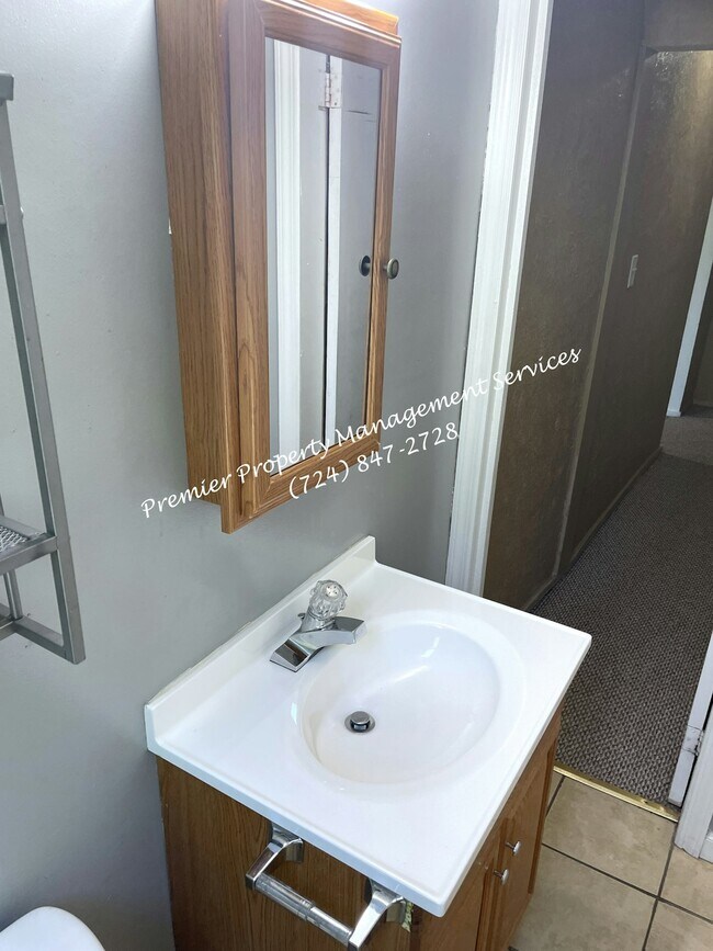 Building Photo - 916 3rd Ave