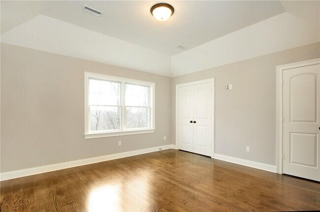 Building Photo - 150 Woodside Ave