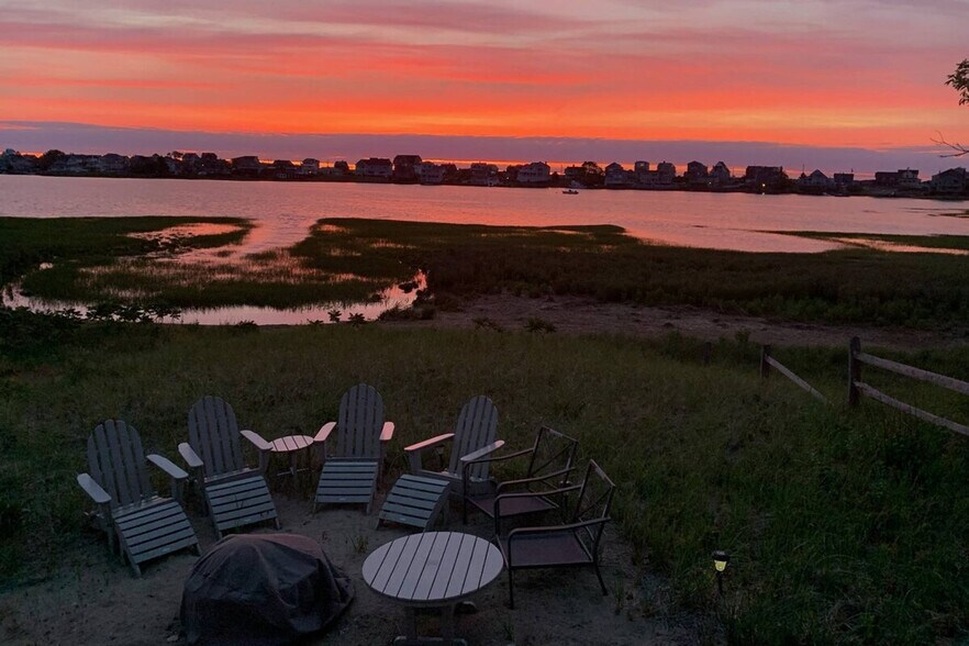 Building Photo - 6 Ivy Ln