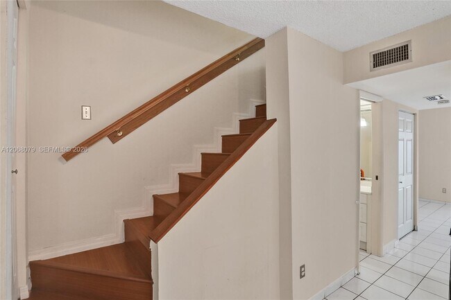 Building Photo - 5555 Ludlam Rd
