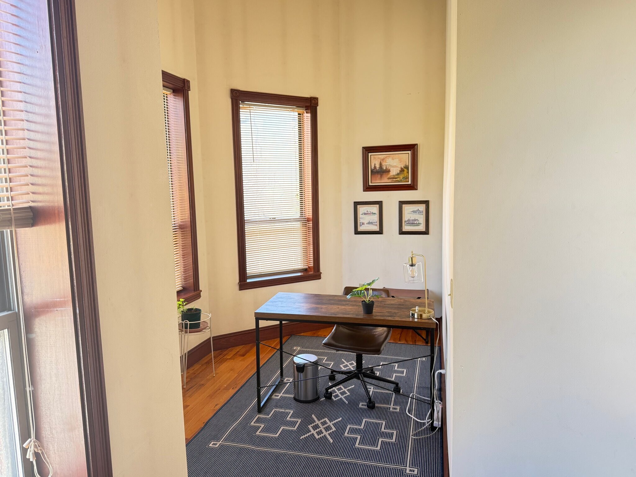 Building Photo - 402 W Dayton St