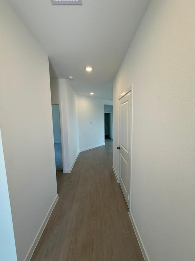 Building Photo - 2847 Gdn Mdw St