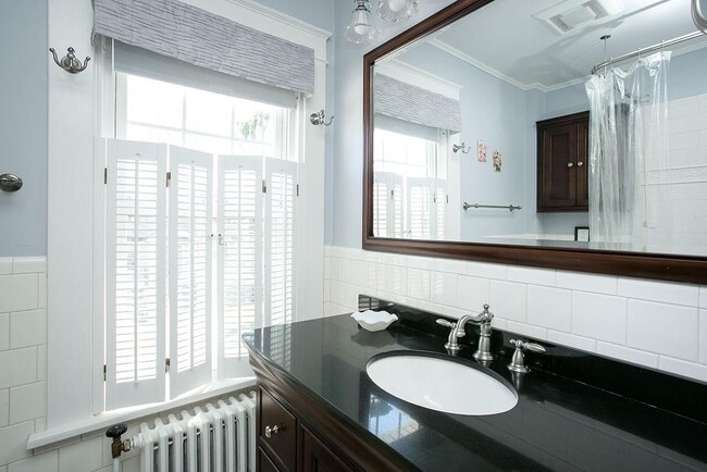 Building Photo - 17 Annandale Terrace