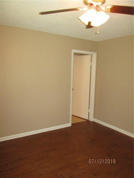 Building Photo - 2701 Fountainview Dr