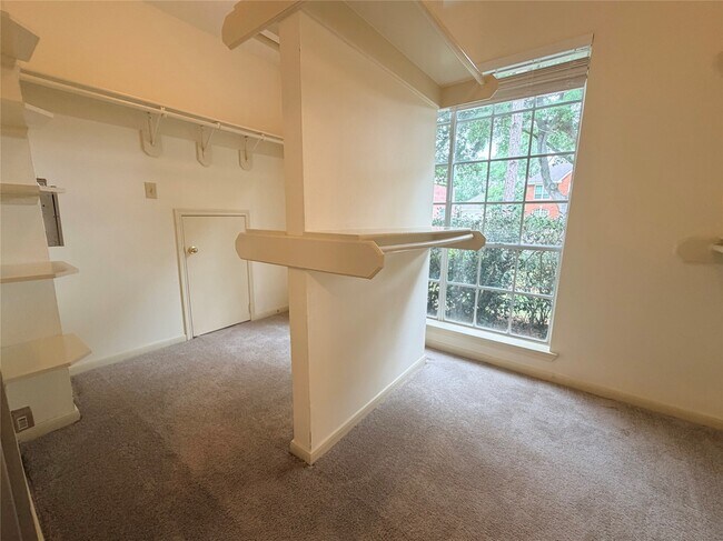 Building Photo - 3306 Vista Lake Dr