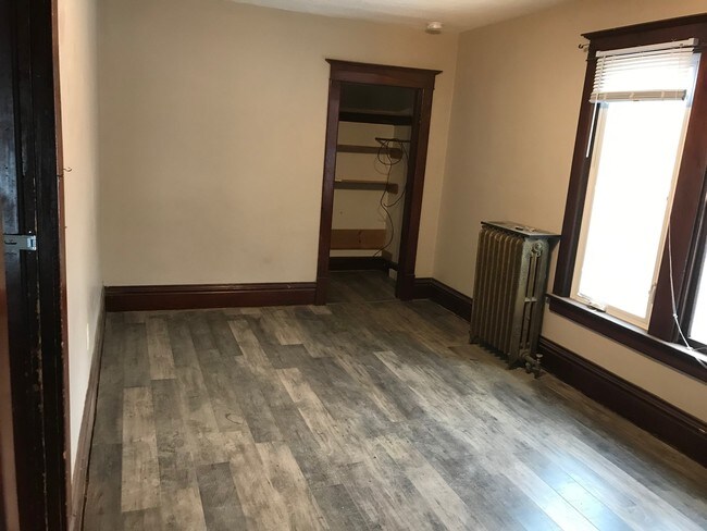 Building Photo - 1030 N 5th St