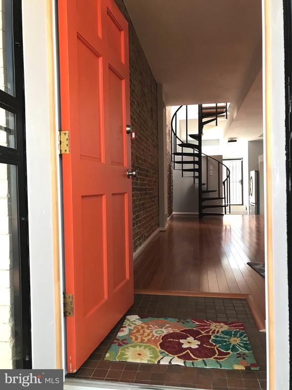 Building Photo - 1231 Linden Pl NE