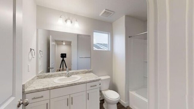 Building Photo - LUXURY TOWNHOME IN OREM!!!