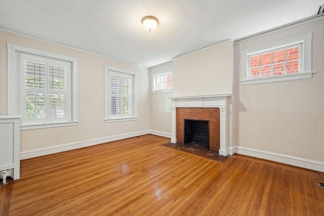 Building Photo - 3 Bedroom Home off of Patterson Ave **Avai...