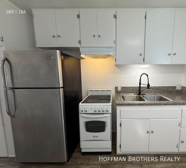 Building Photo - 15632 Leadwell St