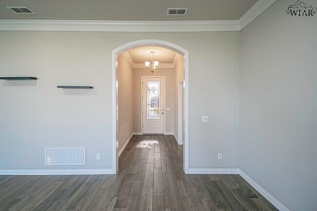 Building Photo - 5007 Southfork Dr
