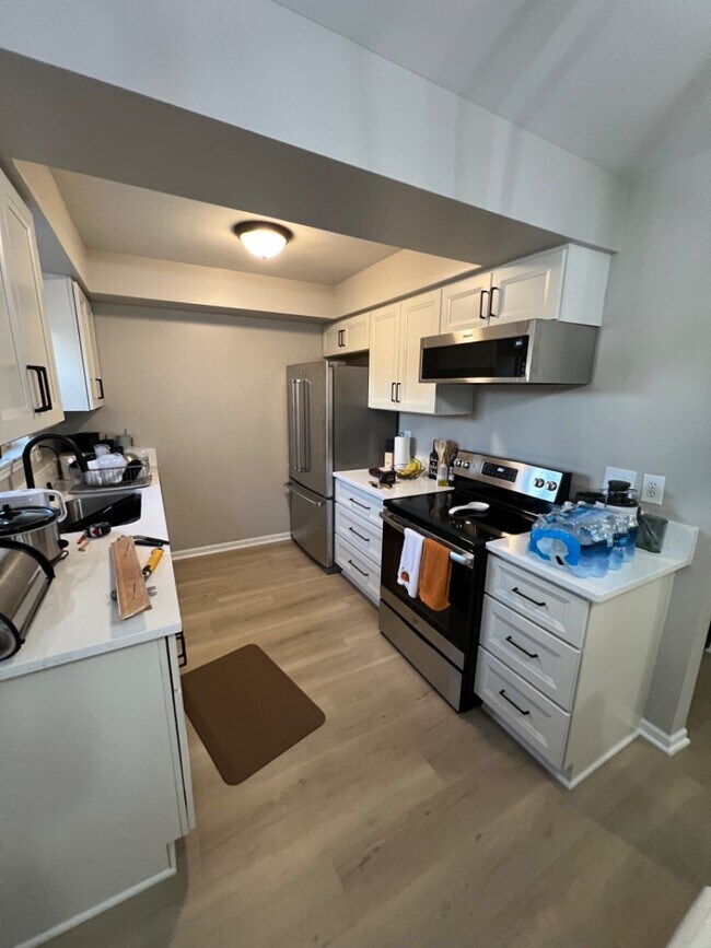 Building Photo - 16974 Cristina Ct