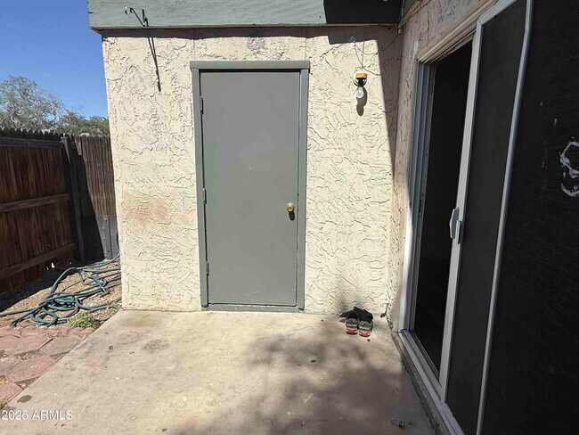 Building Photo - 5921 W Golden Ln