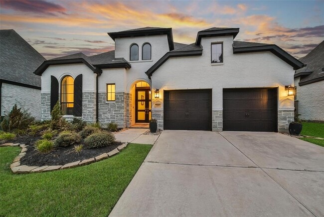 Primary Photo - 149 Everest Dr
