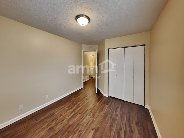 Building Photo - 5606 Royal Ct