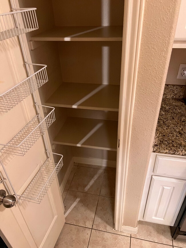 Building Photo - 1500 East Side Dr