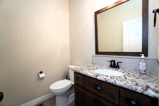 Building Photo - 38 E Ranch Dr