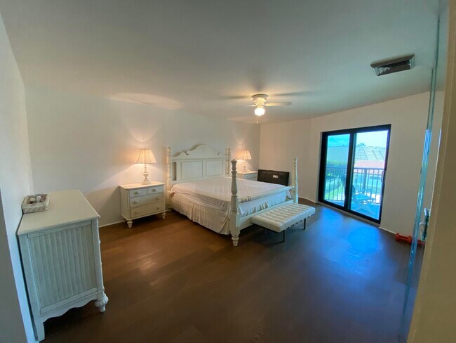 Building Photo - 5801 N Ocean Blvd