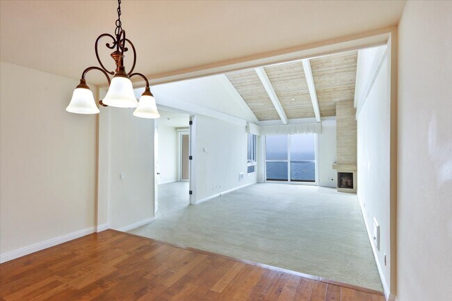 Building Photo - 575 Esplanade