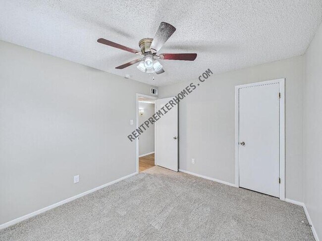 Building Photo - 25 Del Tara Dr