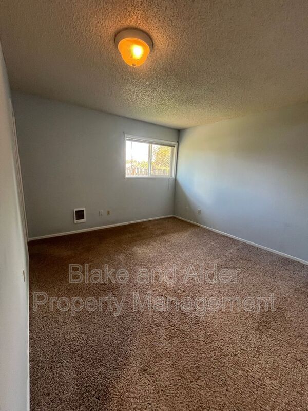 Building Photo - 5531 SW Lombard Ave