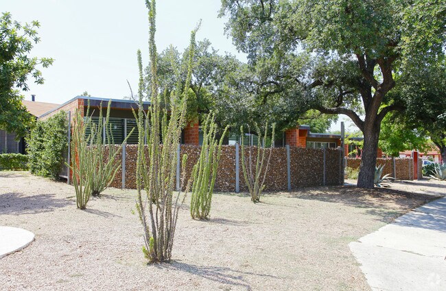 Building Photo - 605 Kendall St