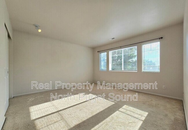 Building Photo - 2203 84th Ave NE